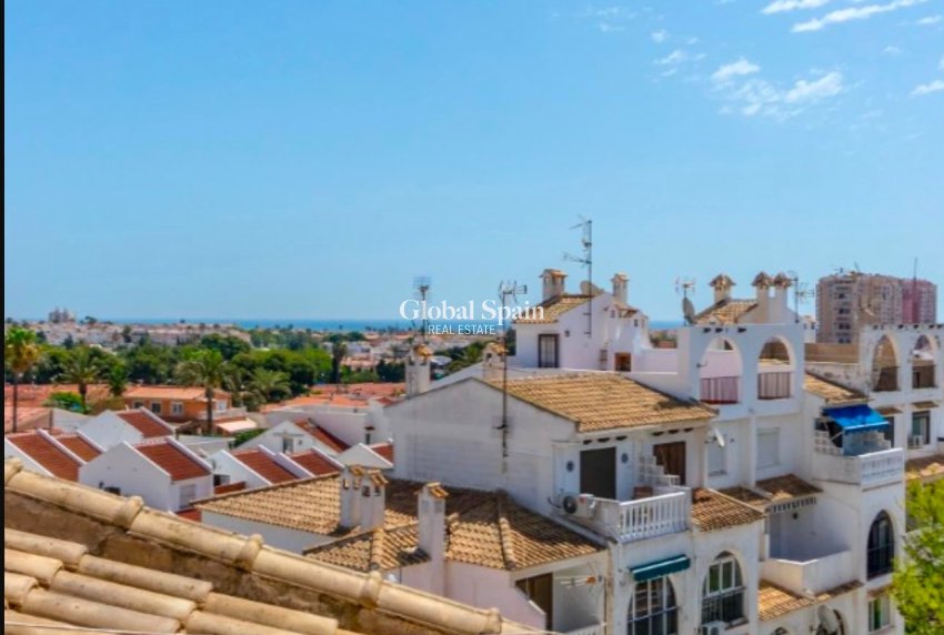 Resale - APARTMENT -
TORREVIEJA - Calas blanca
