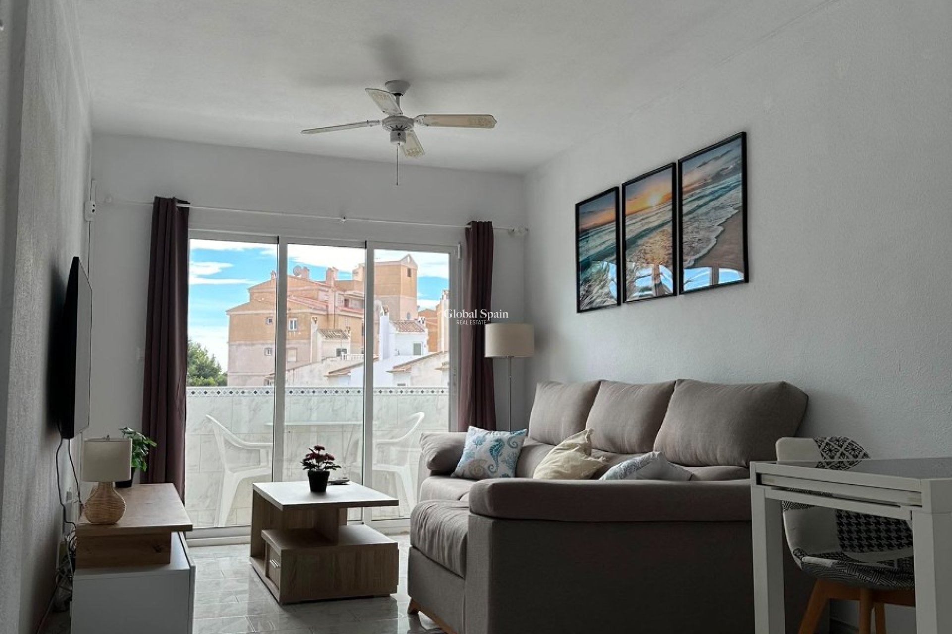 Resale - APARTMENT -
TORREVIEJA - Calas blanca