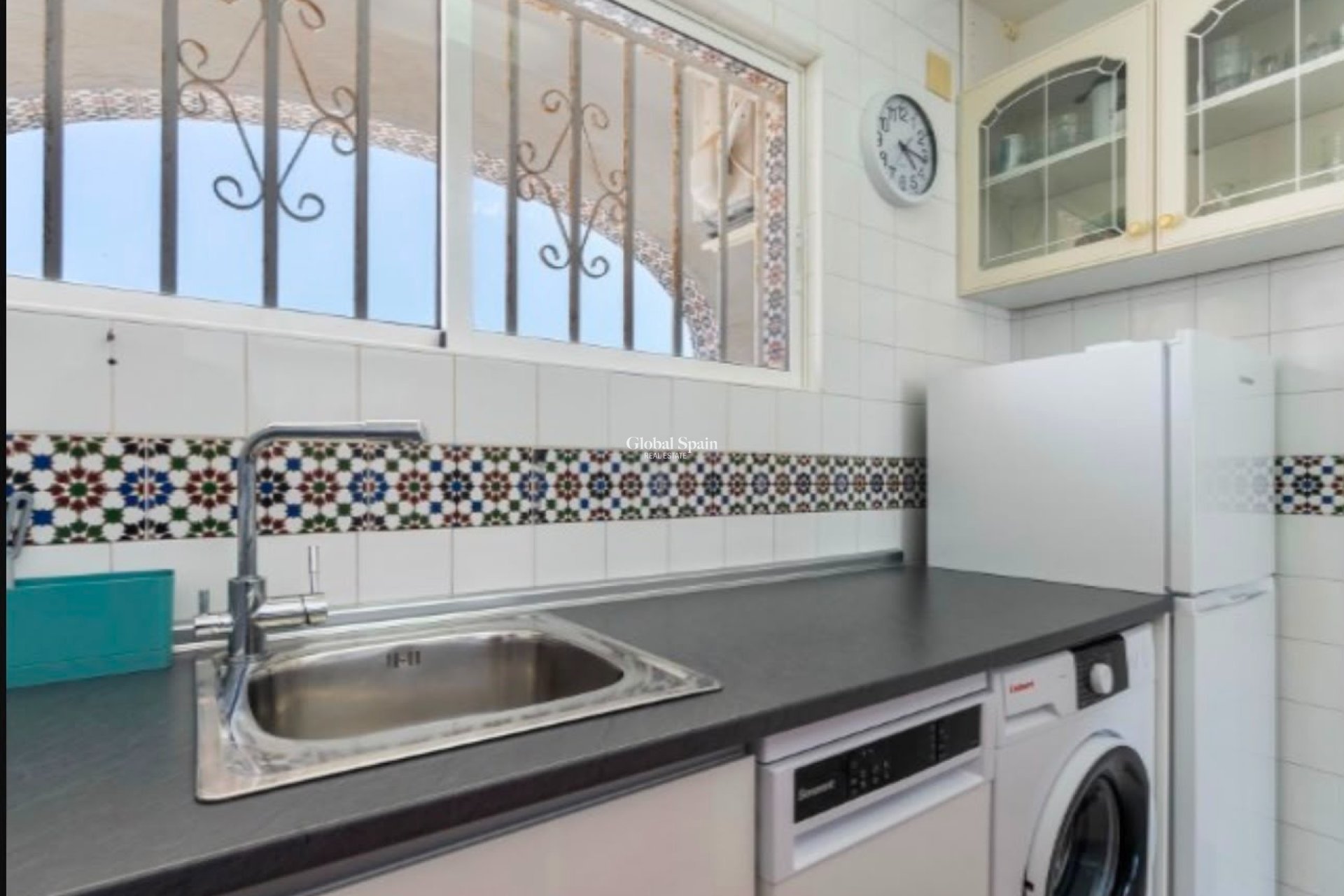 Resale - APARTMENT -
TORREVIEJA - Calas blanca