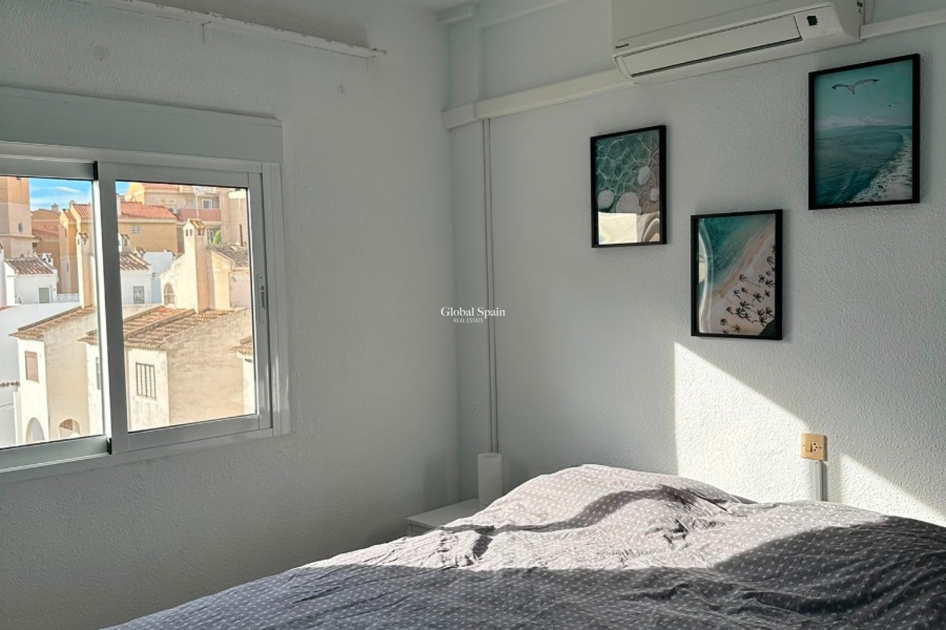 Resale - APARTMENT -
TORREVIEJA - Calas blanca