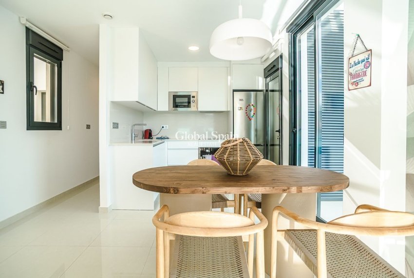 Resale - APARTMENT -
TORREVIEJA - Calas Blancas