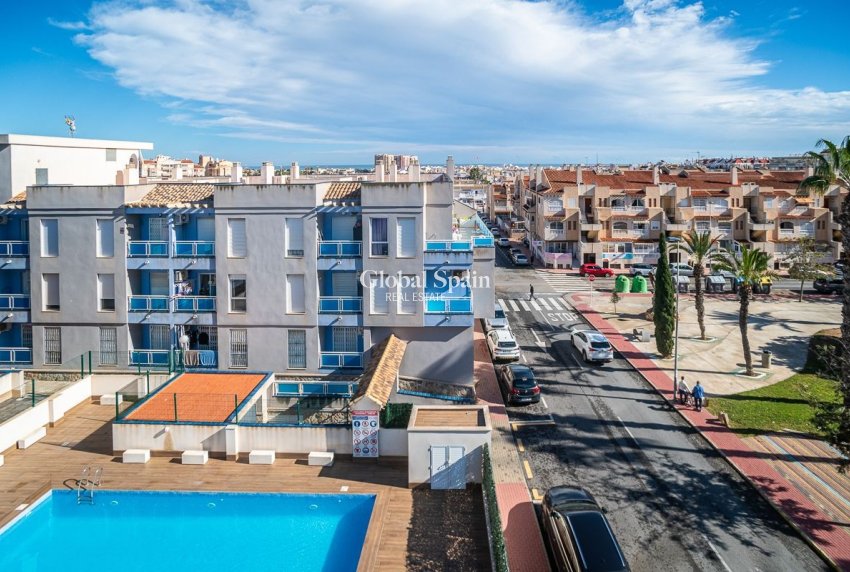 Resale - APARTMENT -
TORREVIEJA - Calas Blancas