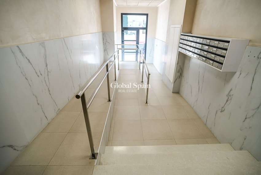 Resale - APARTMENT -
TORREVIEJA - Calas Blancas