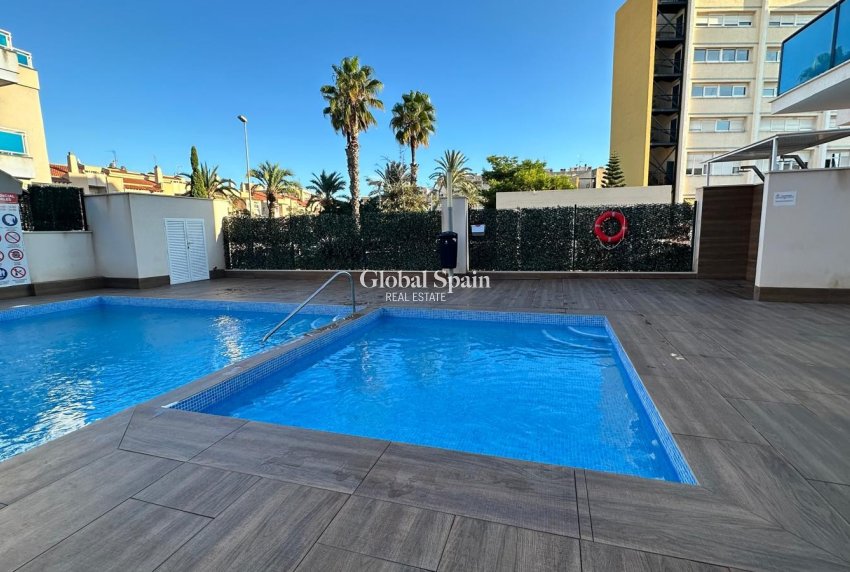Resale - APARTMENT -
TORREVIEJA - Calas Blancas