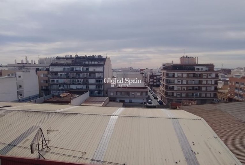 Resale - APARTMENT -
TORREVIEJA - CASCO URBANO