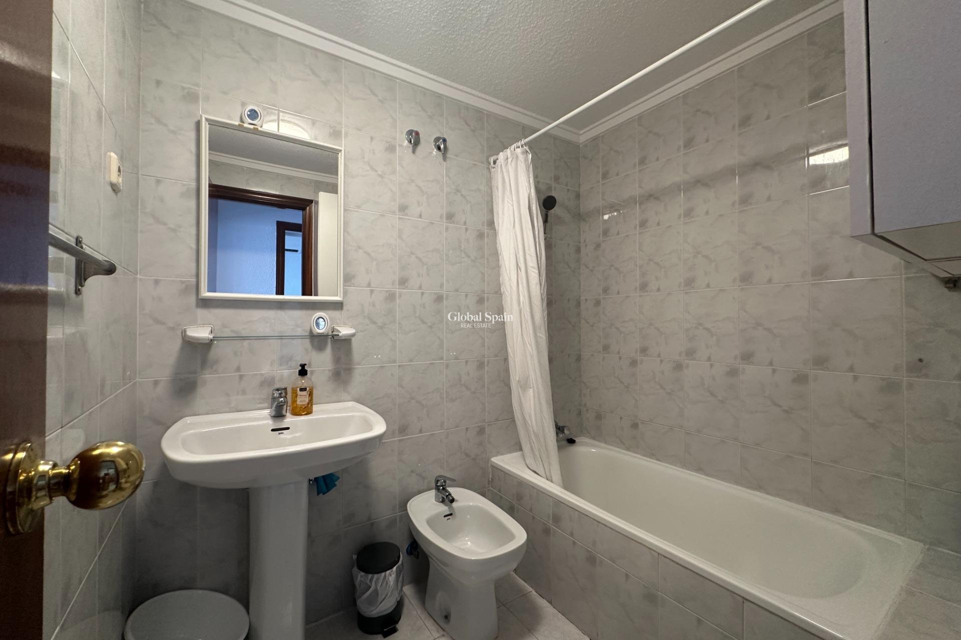 Resale - APARTMENT -
TORREVIEJA - Center