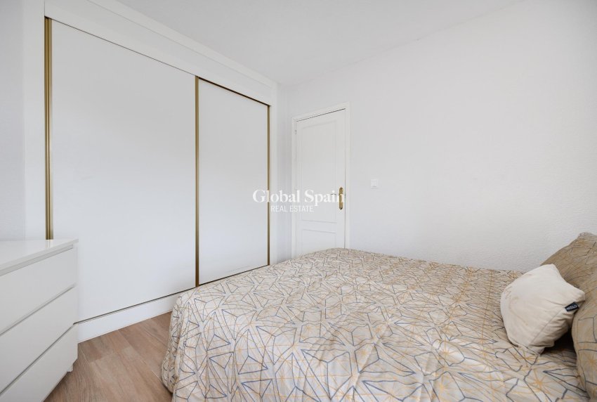 Resale - APARTMENT -
TORREVIEJA - Center