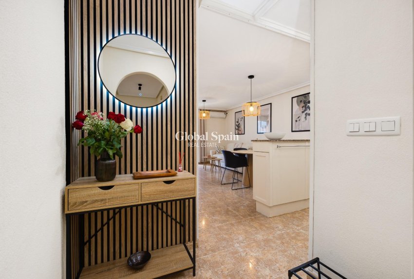 Resale - APARTMENT -
TORREVIEJA - Center