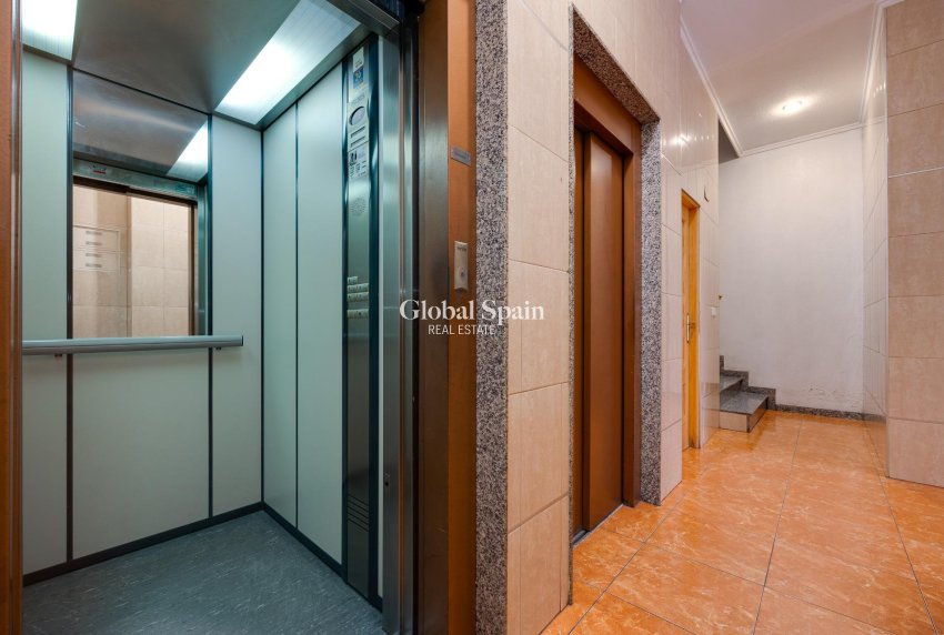 Resale - APARTMENT -
TORREVIEJA - Center