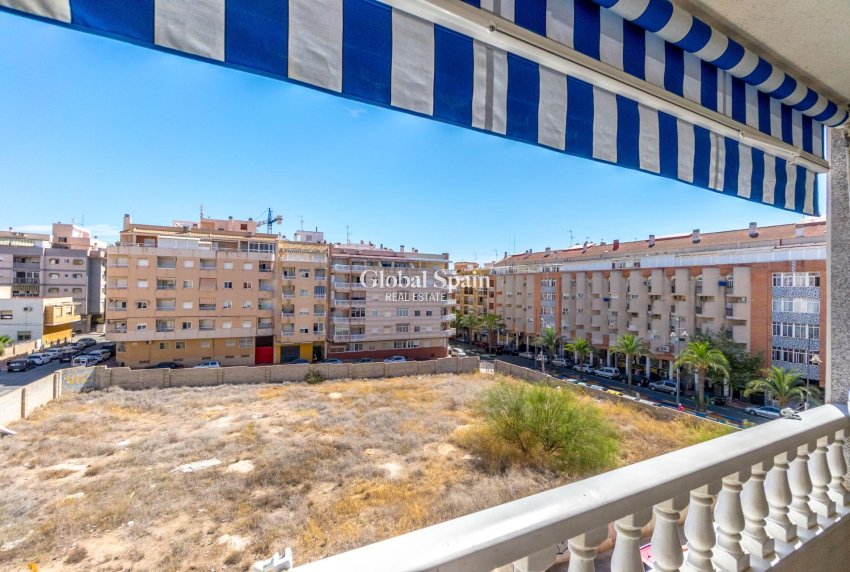 Resale - APARTMENT -
TORREVIEJA - Center
