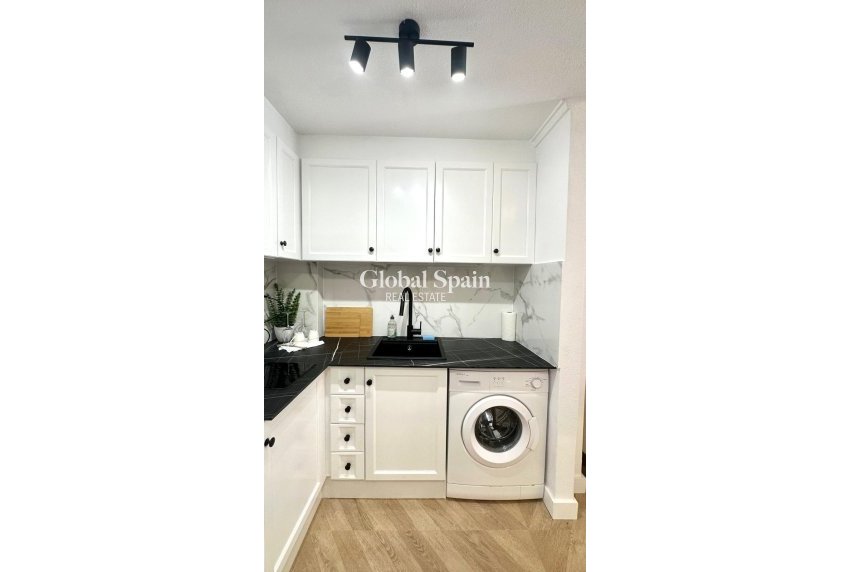 Resale - APARTMENT -
TORREVIEJA - Center