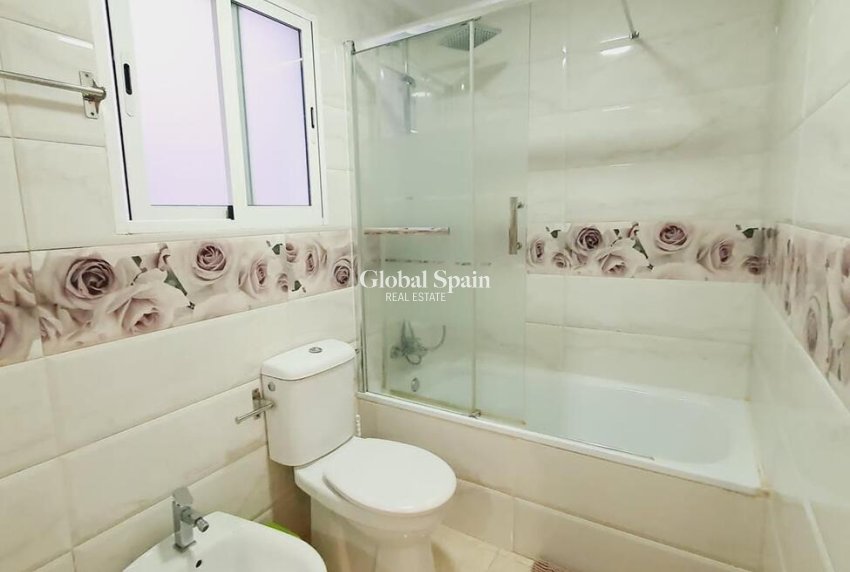 Resale - APARTMENT -
TORREVIEJA - Center
