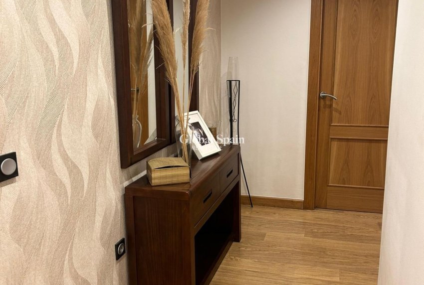 Resale - APARTMENT -
TORREVIEJA - Center