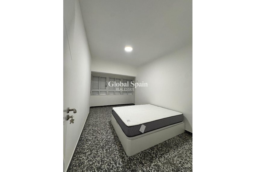 Resale - APARTMENT -
TORREVIEJA - Center