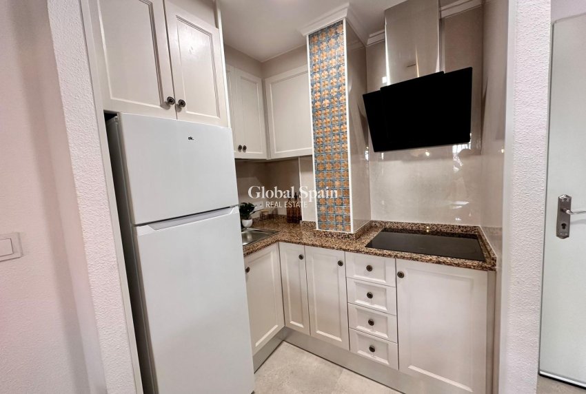 Resale - APARTMENT -
TORREVIEJA - Center