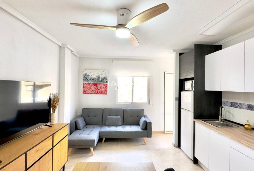 Resale - APARTMENT -
TORREVIEJA - Center