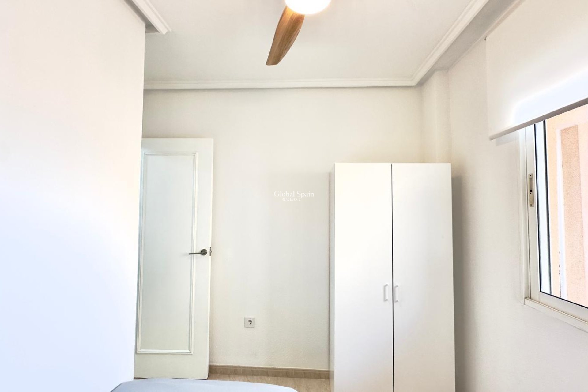 Resale - APARTMENT -
TORREVIEJA - Center