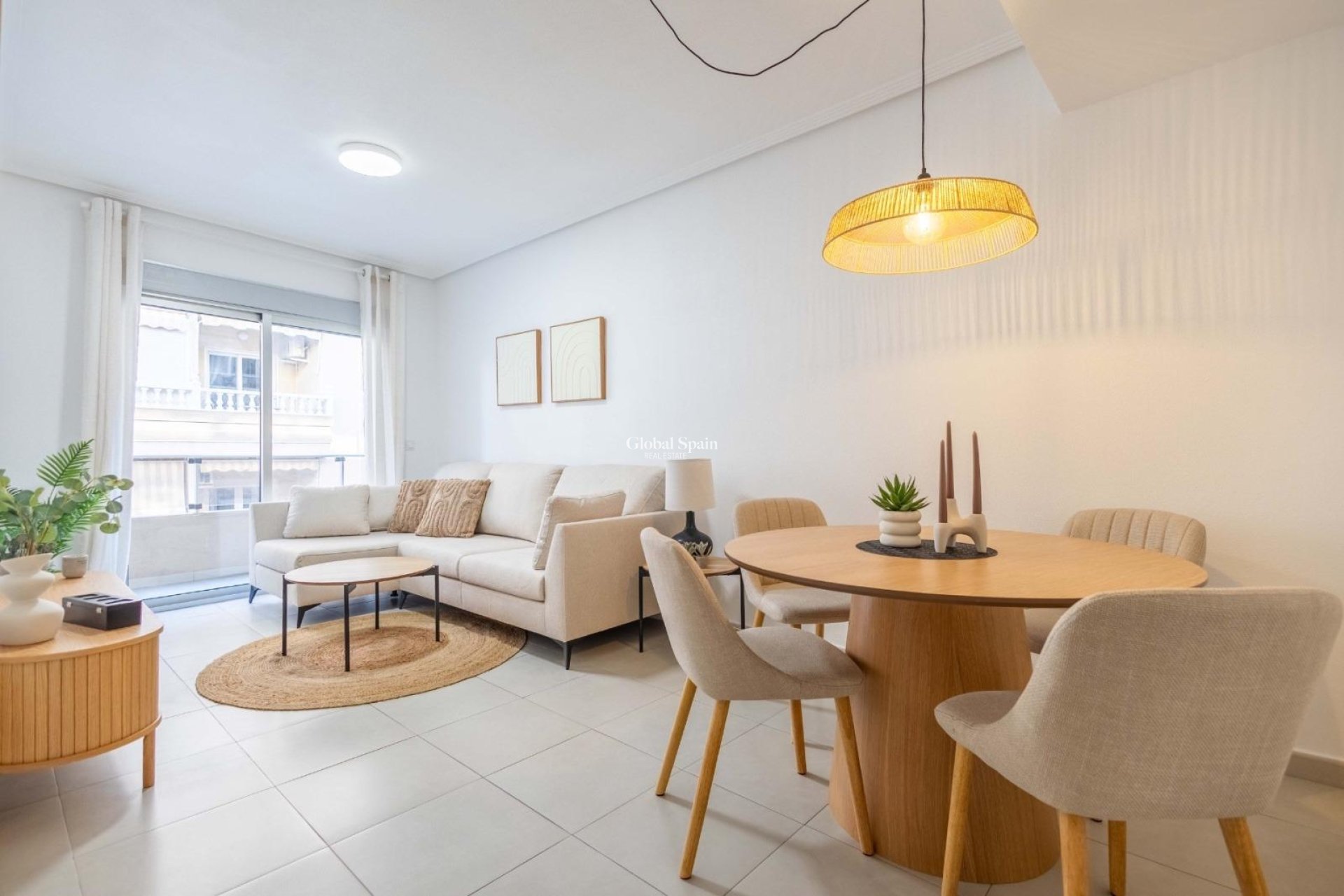 Resale - APARTMENT -
TORREVIEJA - Center