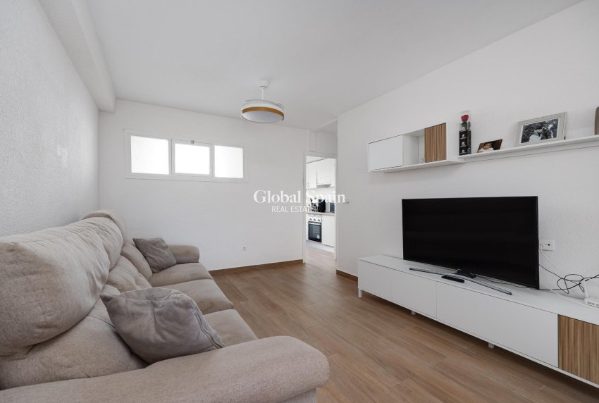 Resale - APARTMENT -
TORREVIEJA - Center