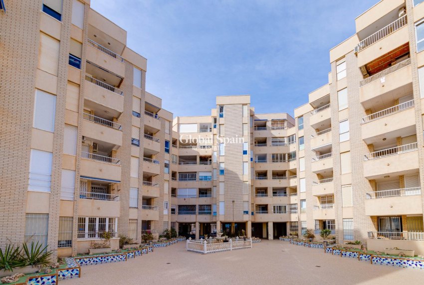 Resale - APARTMENT -
TORREVIEJA - Center