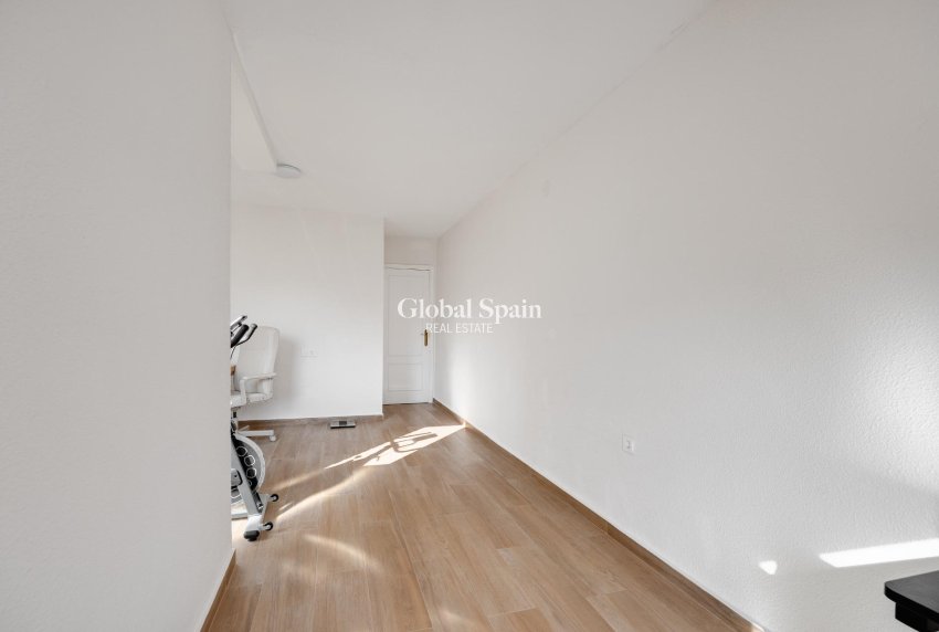 Resale - APARTMENT -
TORREVIEJA - Center