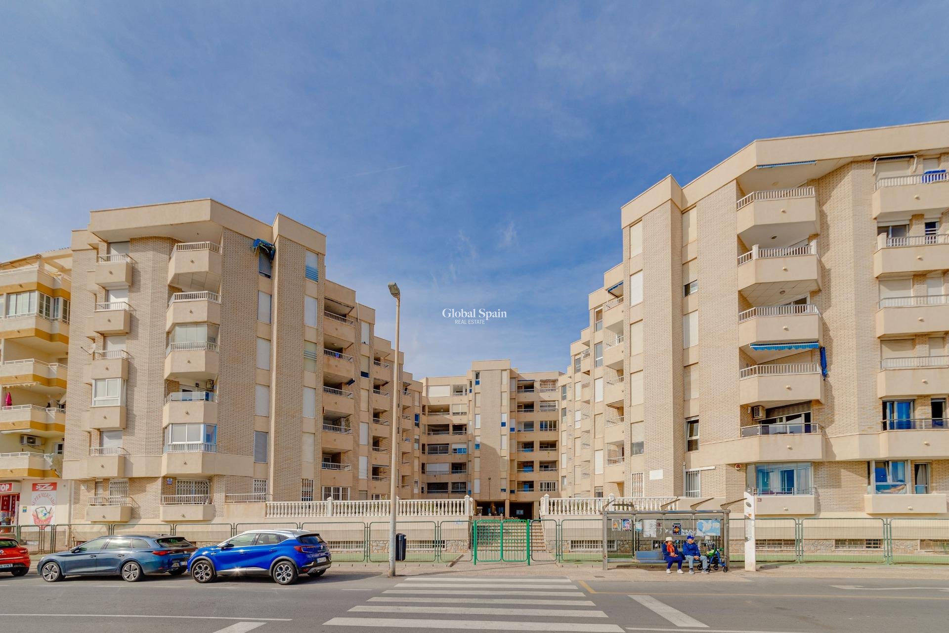 Resale - APARTMENT -
TORREVIEJA - Center
