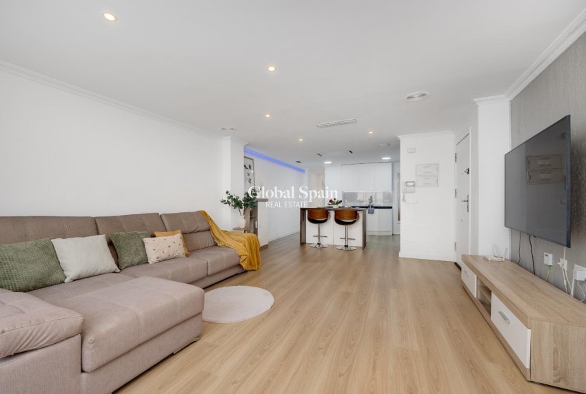 Resale - APARTMENT -
TORREVIEJA - Center