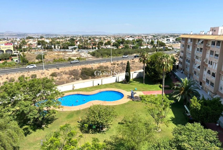 Resale - APARTMENT -
TORREVIEJA - Center