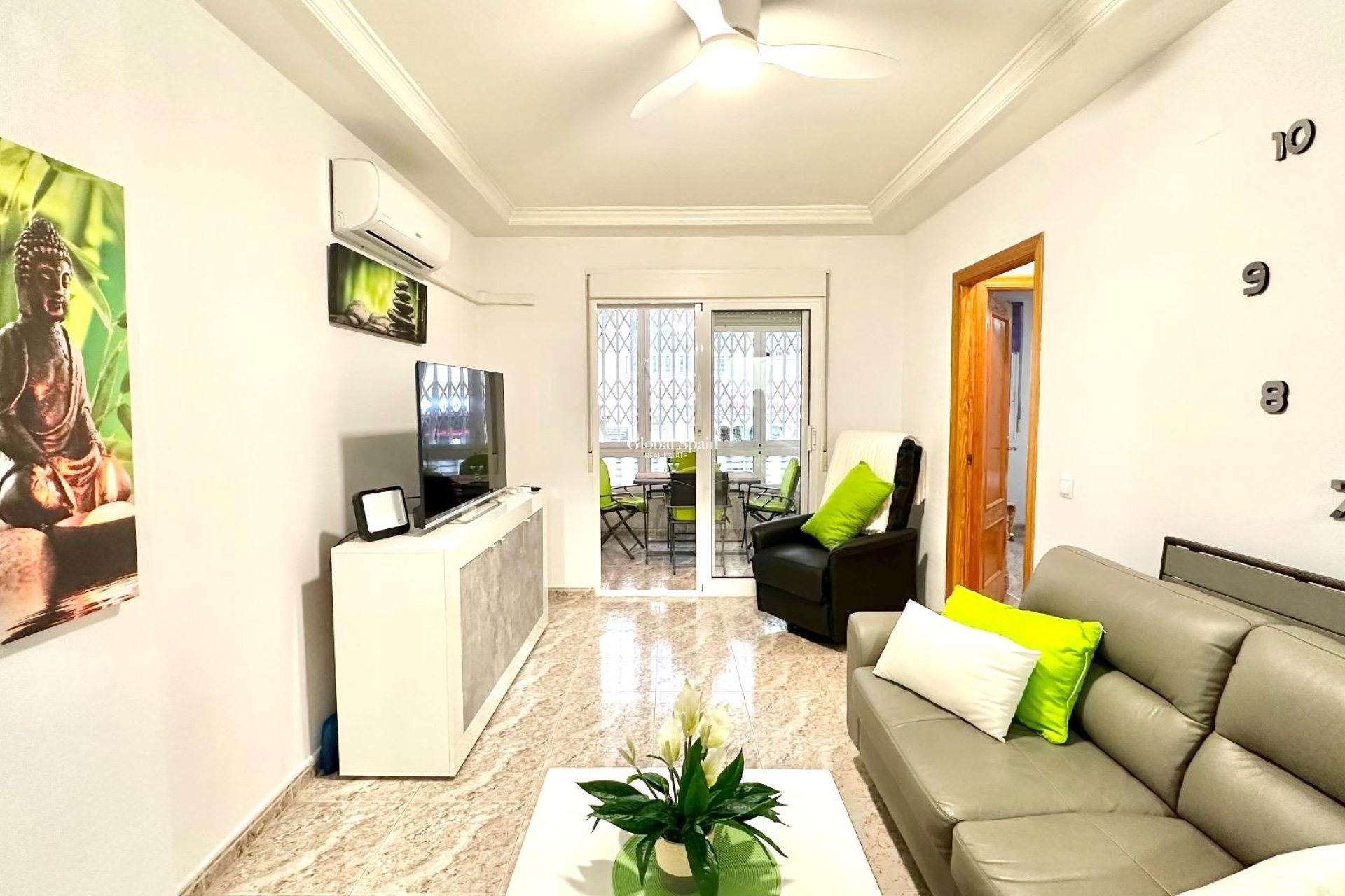 Resale - APARTMENT -
TORREVIEJA - Center