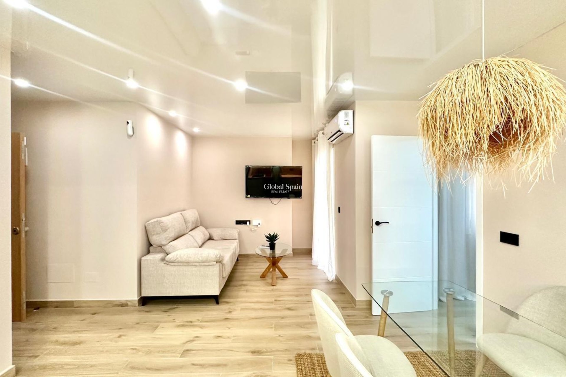 Resale - APARTMENT -
TORREVIEJA - Center