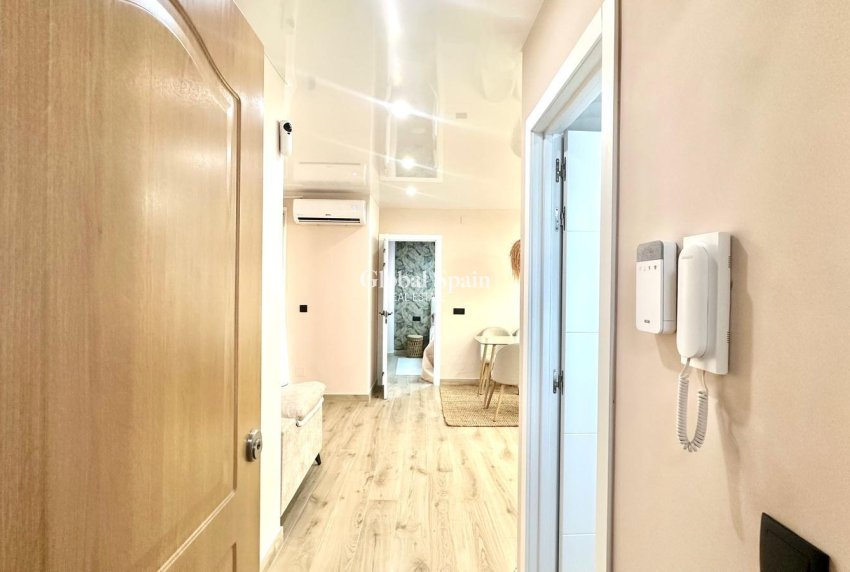 Resale - APARTMENT -
TORREVIEJA - Center