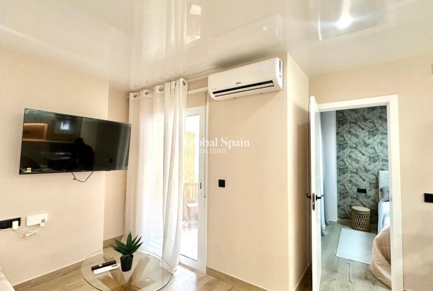 Resale - APARTMENT -
TORREVIEJA - Center