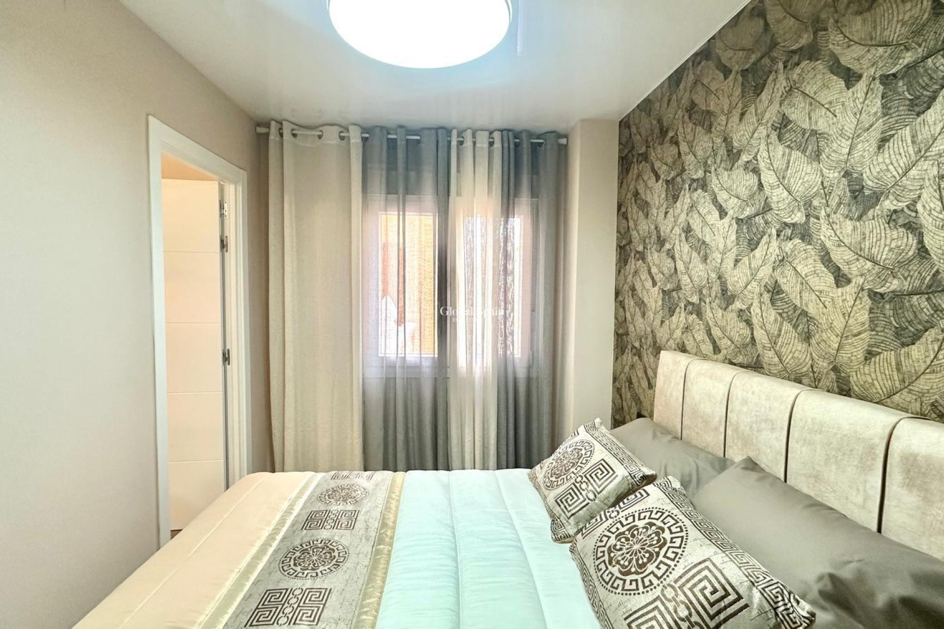 Resale - APARTMENT -
TORREVIEJA - Center