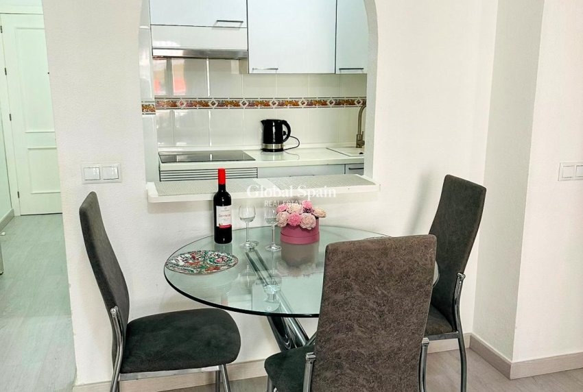 Resale - APARTMENT -
TORREVIEJA - Center