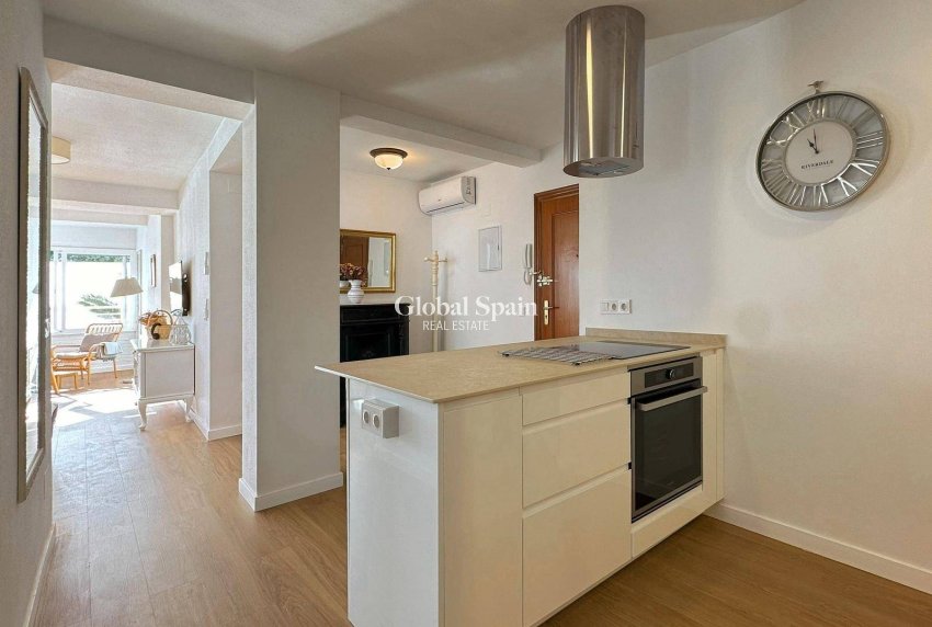 Resale - APARTMENT -
TORREVIEJA - Center