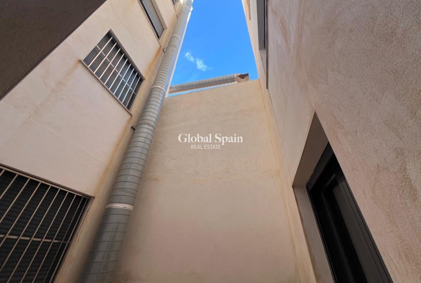 Resale - APARTMENT -
TORREVIEJA - Center