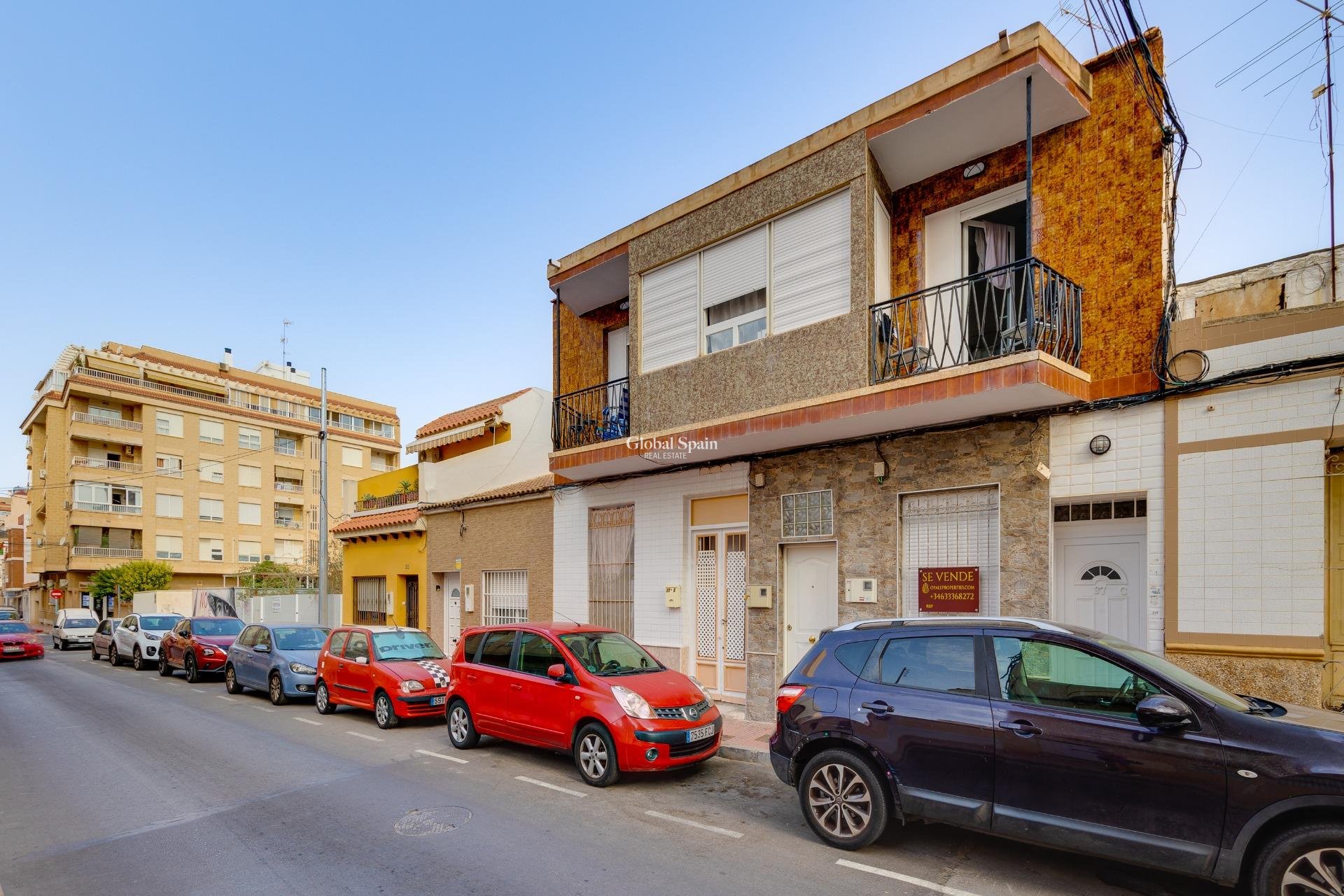 Resale - APARTMENT -
TORREVIEJA - Center