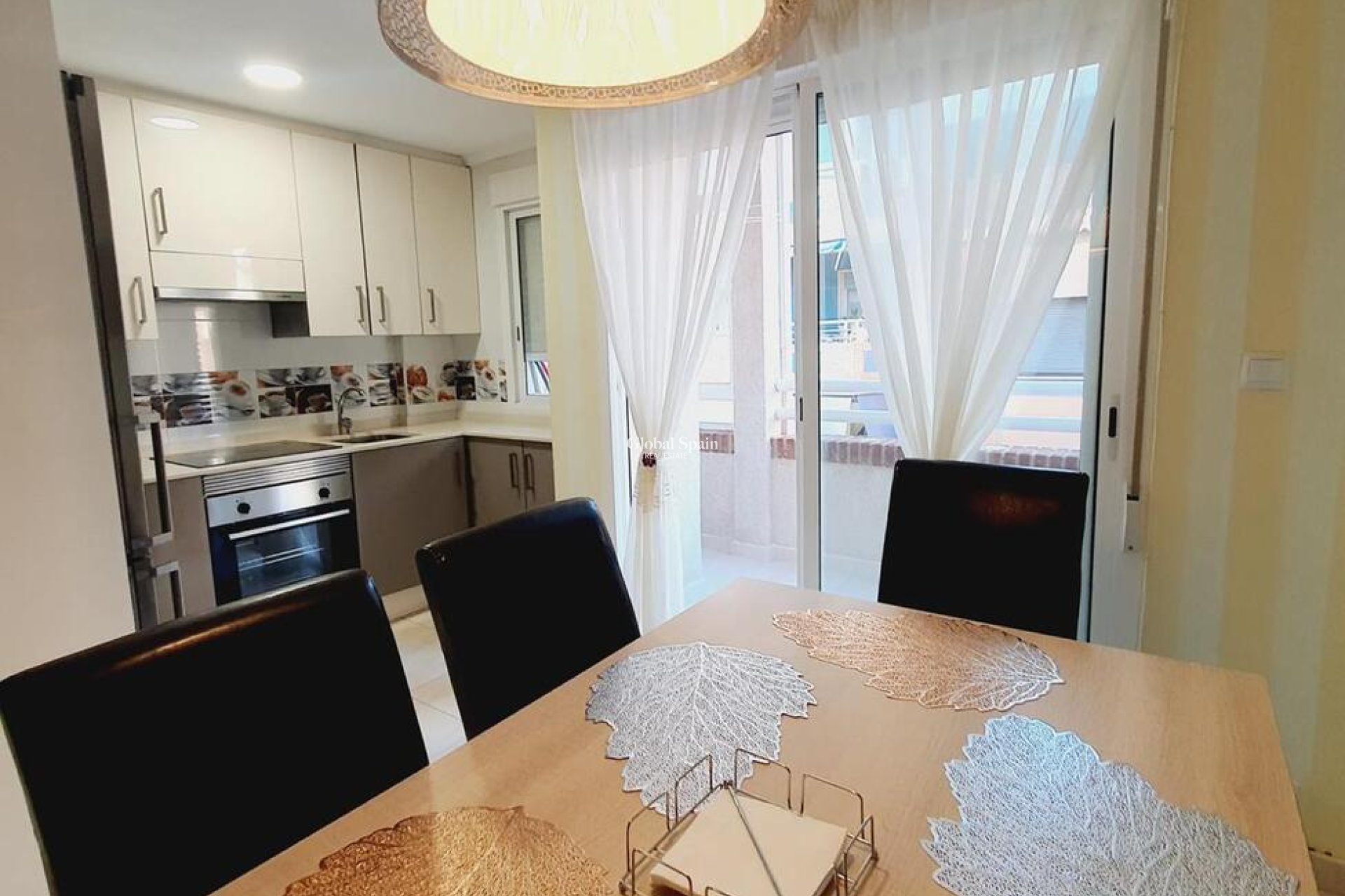 Resale - APARTMENT -
TORREVIEJA - Center