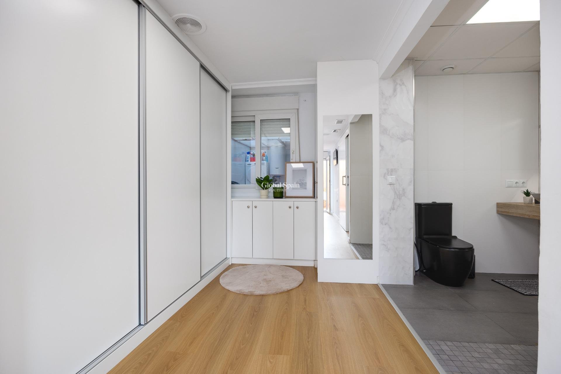 Resale - APARTMENT -
TORREVIEJA - Center