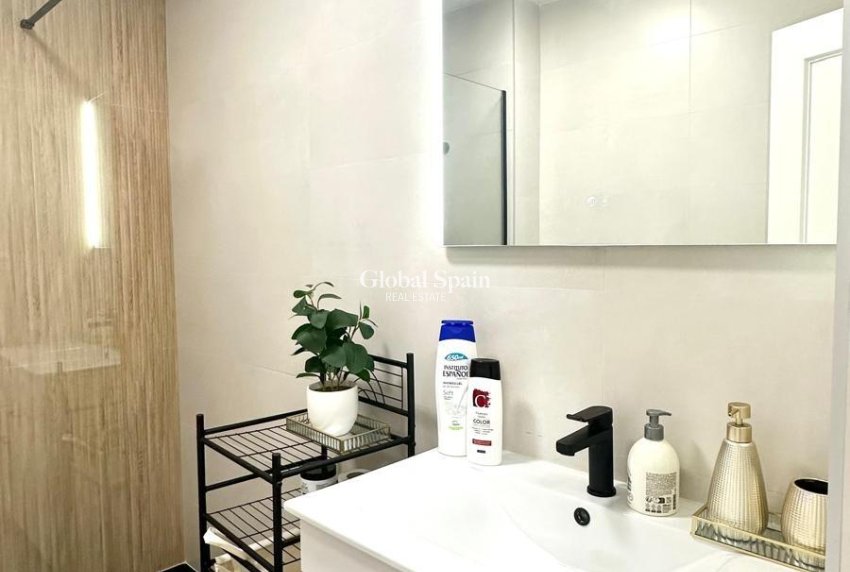 Resale - APARTMENT -
TORREVIEJA - Center