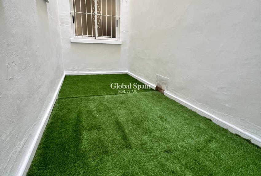 Resale - APARTMENT -
TORREVIEJA - Center