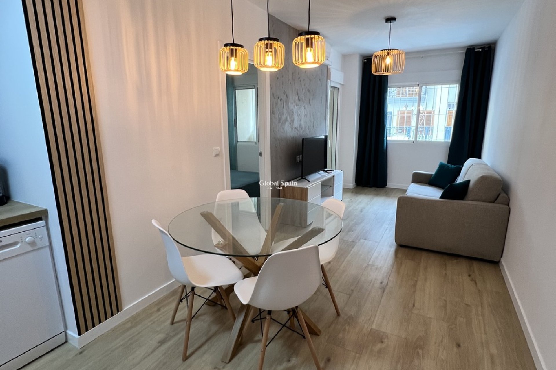 Resale - APARTMENT -
TORREVIEJA - Center