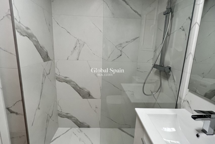 Resale - APARTMENT -
TORREVIEJA - Center