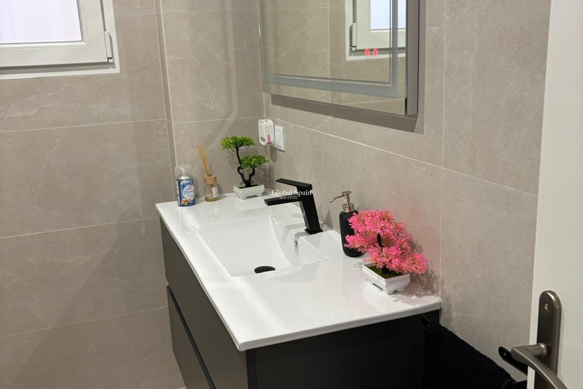 Resale - APARTMENT -
TORREVIEJA - Center