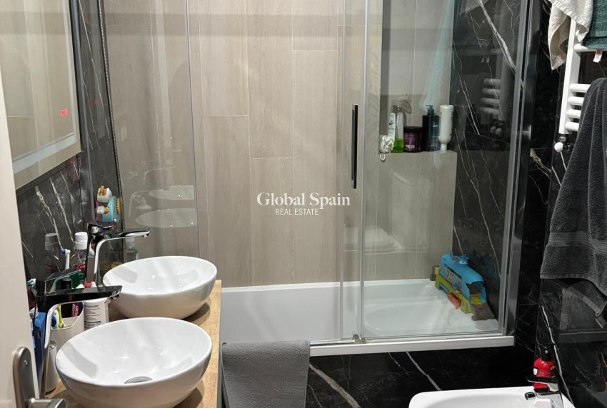 Resale - APARTMENT -
TORREVIEJA - Center