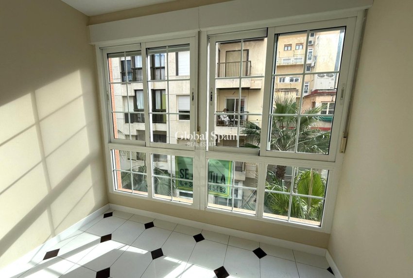 Resale - APARTMENT -
TORREVIEJA - Center