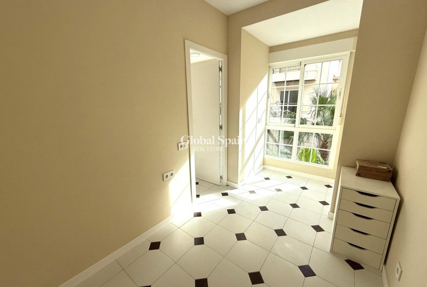 Resale - APARTMENT -
TORREVIEJA - Center