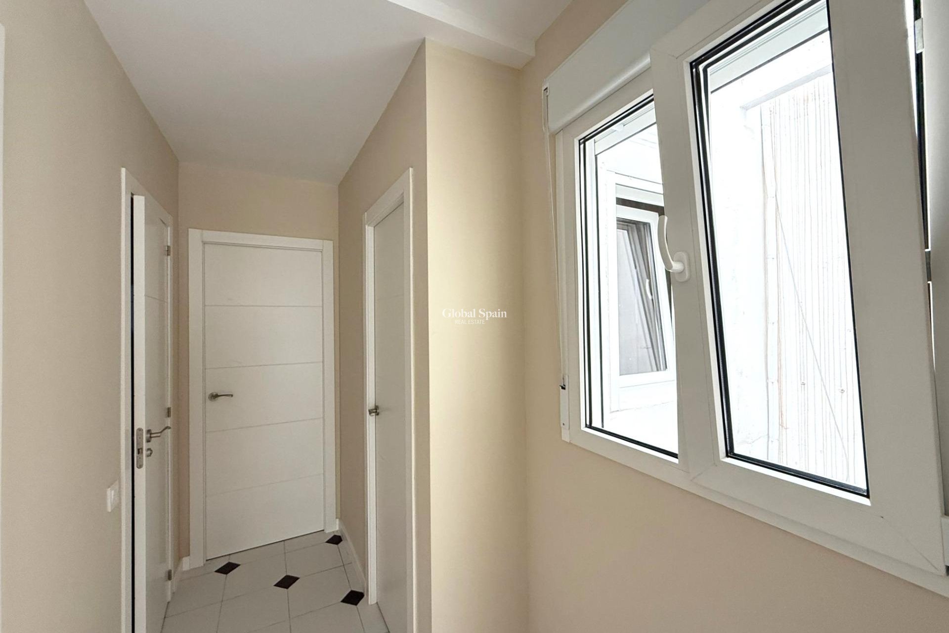 Resale - APARTMENT -
TORREVIEJA - Center