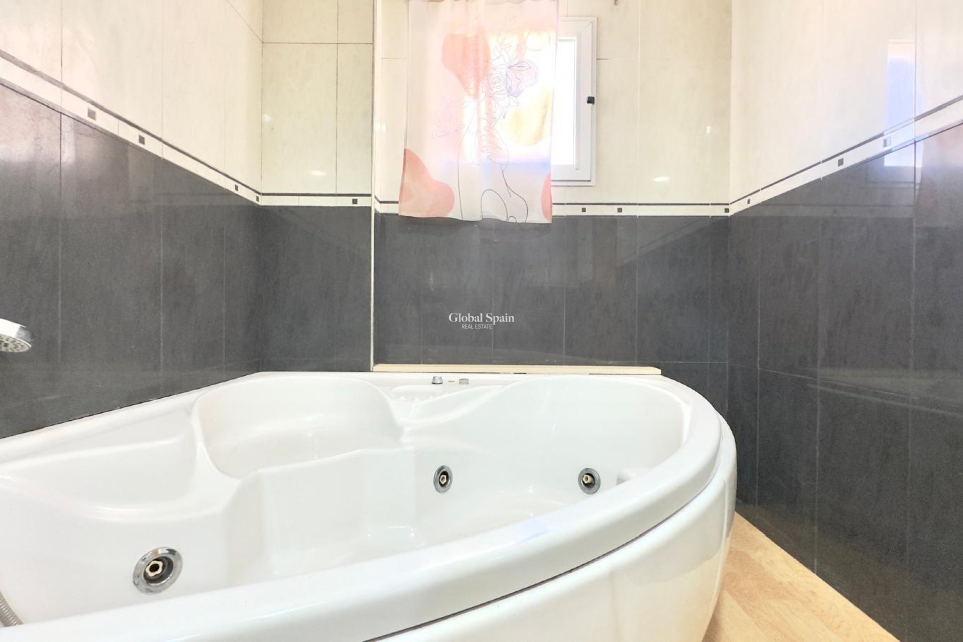 Resale - APARTMENT -
TORREVIEJA - Center