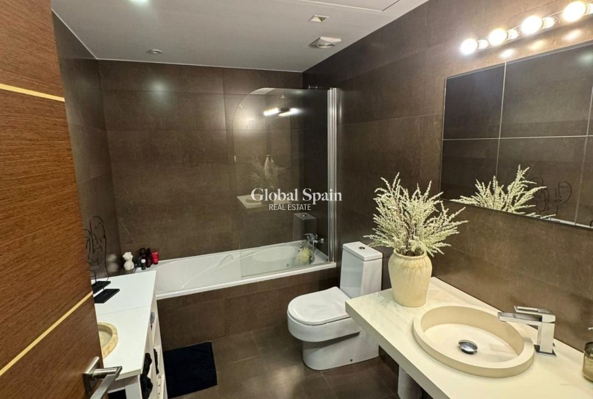 Resale - APARTMENT -
TORREVIEJA - Center